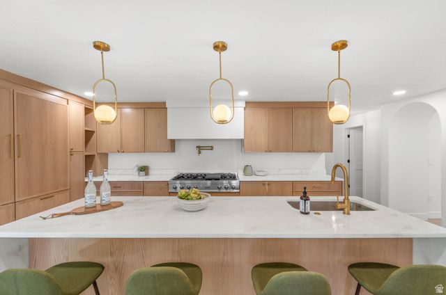 2096 E LINDEN CIR, Holladay, UT 84121