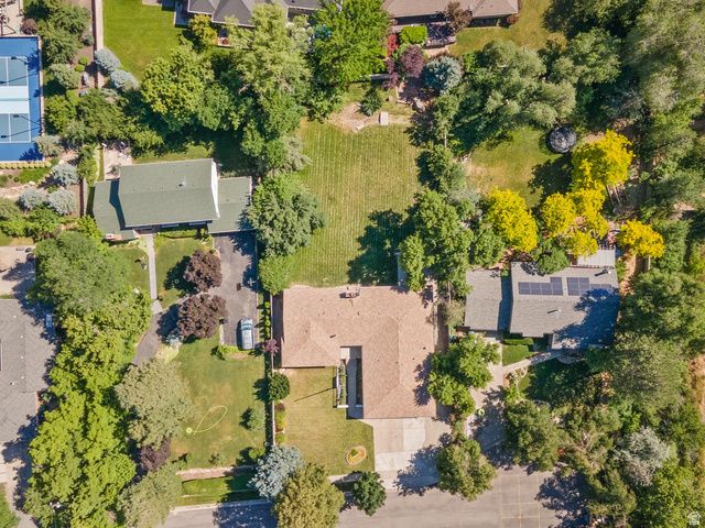 2096 E LINDEN CIR, Holladay, UT 84121