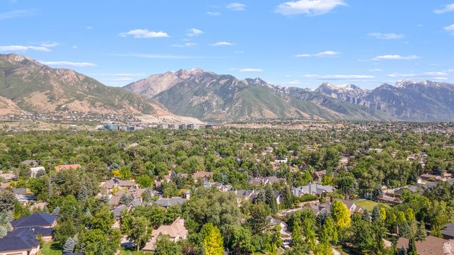 2096 E LINDEN CIR, Holladay, UT 84121