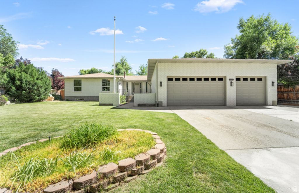 2096 E LINDEN CIR, Holladay, UT 84121