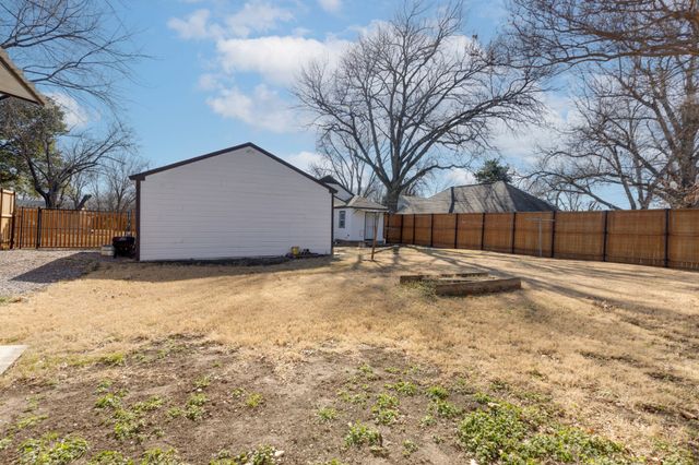 305 W Avenue Avenue E, Garland, TX 75040