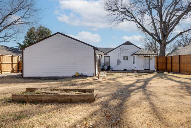 305 W Avenue Avenue E, Garland, TX 75040