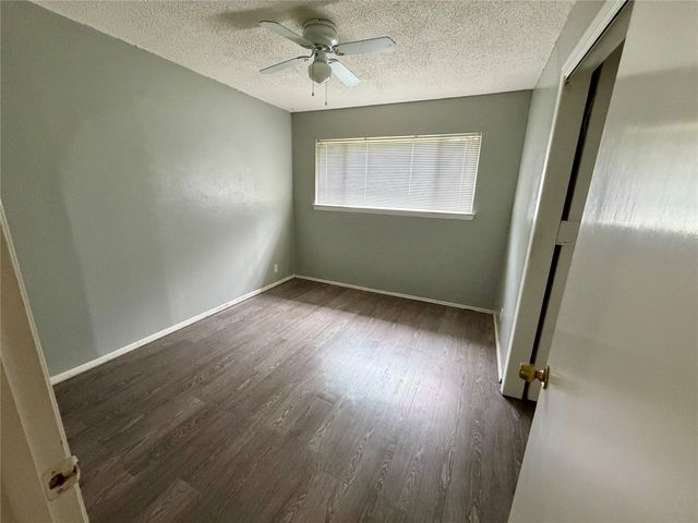 2411 Woodlawn Drive, Ennis, TX 75119