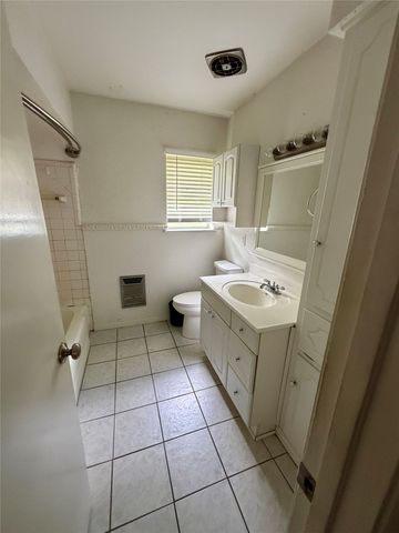 2411 Woodlawn Drive, Ennis, TX 75119