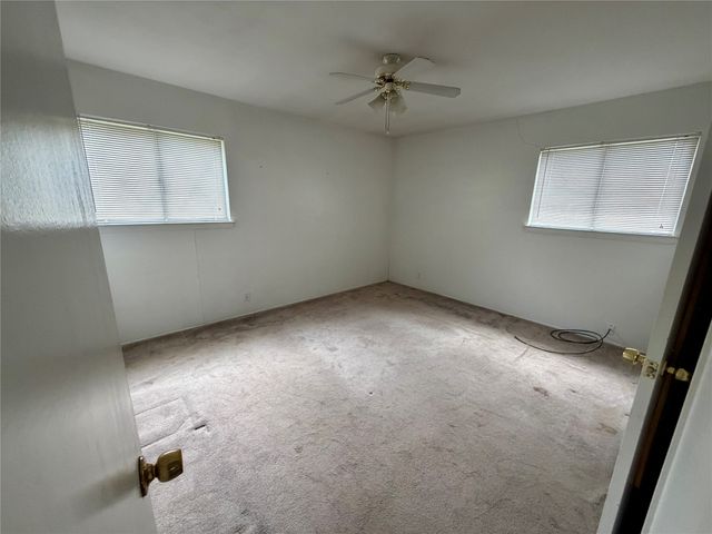 2411 Woodlawn Drive, Ennis, TX 75119