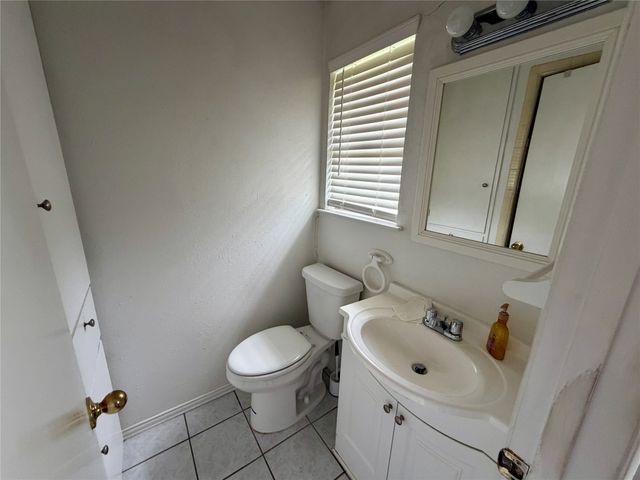 2411 Woodlawn Drive, Ennis, TX 75119