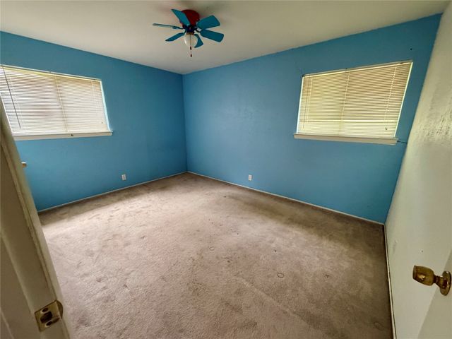 2411 Woodlawn Drive, Ennis, TX 75119