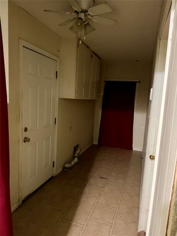 2411 Woodlawn Drive, Ennis, TX 75119