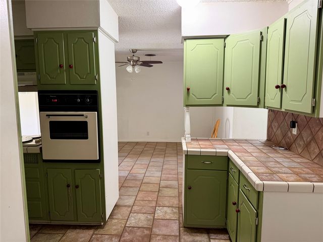 2411 Woodlawn Drive, Ennis, TX 75119