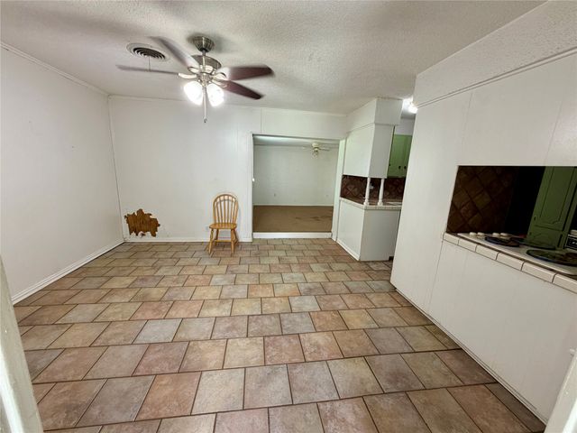 2411 Woodlawn Drive, Ennis, TX 75119