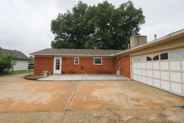 9527 E 34th Street, Tulsa, OK 74145