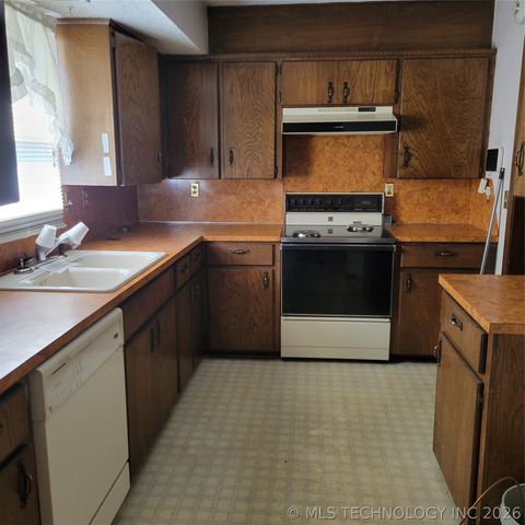 26064 E 731 Road, Wagoner, OK 74467