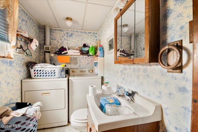 42 Seward Street, Saratoga Springs, NY 12866