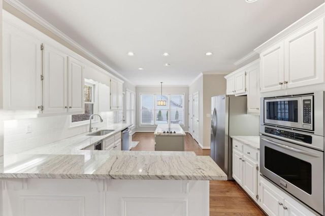 711 Chattahoochee Place, Gainesville, GA 30506