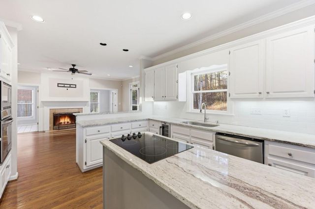 711 Chattahoochee Place, Gainesville, GA 30506