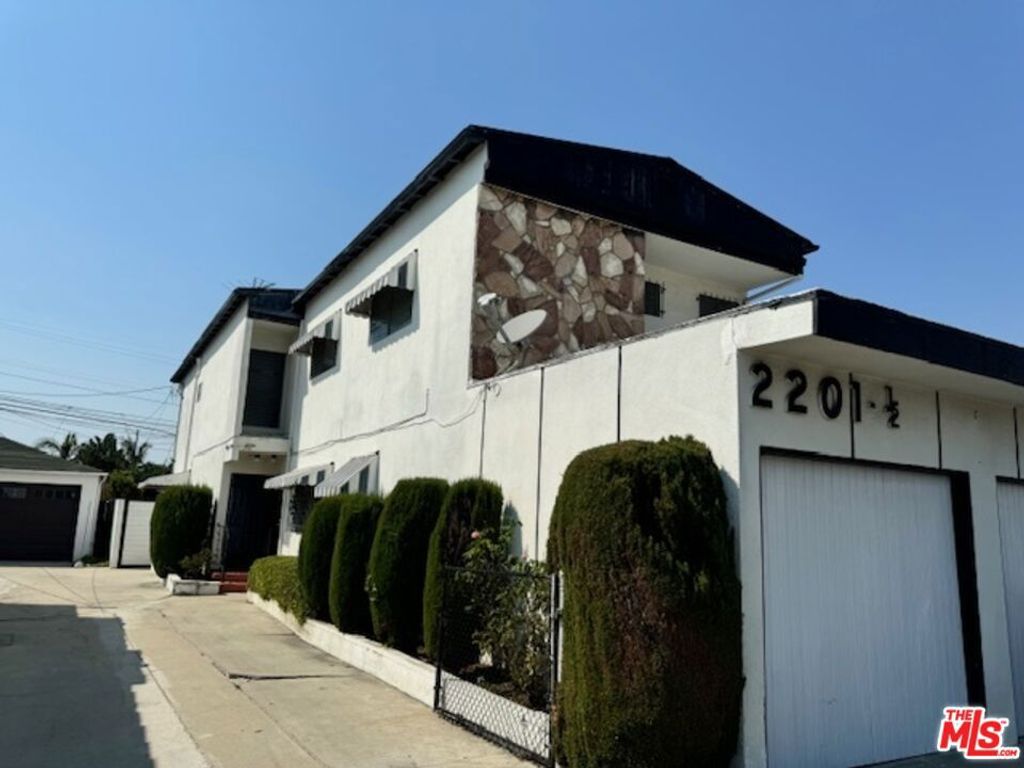 2201 S Ridgeley Drive, Los Angeles, CA 90016 — exterior