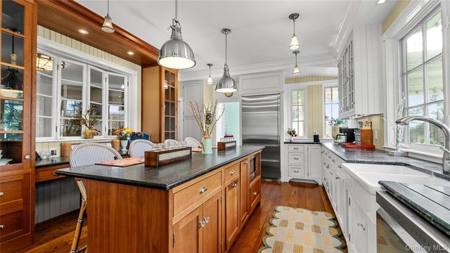 1055 Bridge Pointe Lane, Yorktown Heights, NY 10598