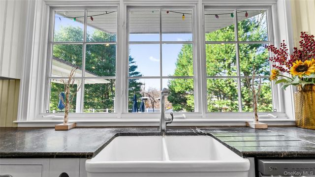 1055 Bridge Pointe Lane, Yorktown Heights, NY 10598