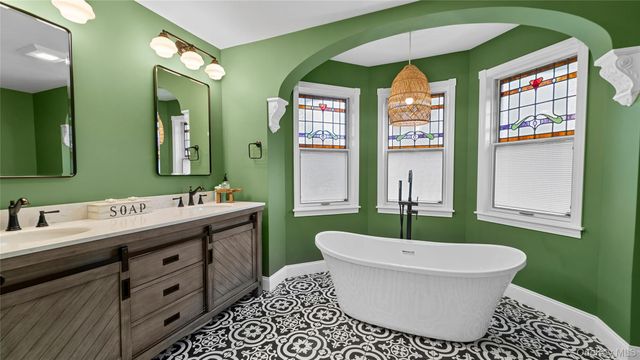 1055 Bridge Pointe Lane, Yorktown Heights, NY 10598