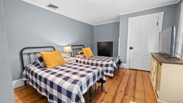 1055 Bridge Pointe Lane, Yorktown Heights, NY 10598