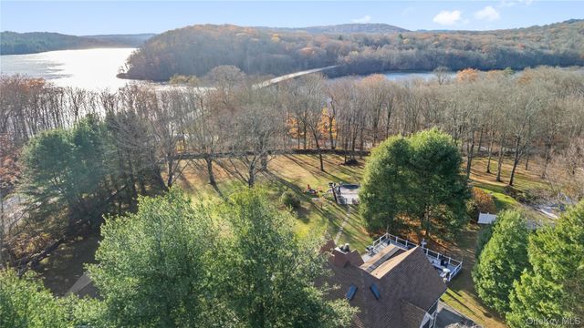 1055 Bridge Pointe Lane, Yorktown Heights, NY 10598