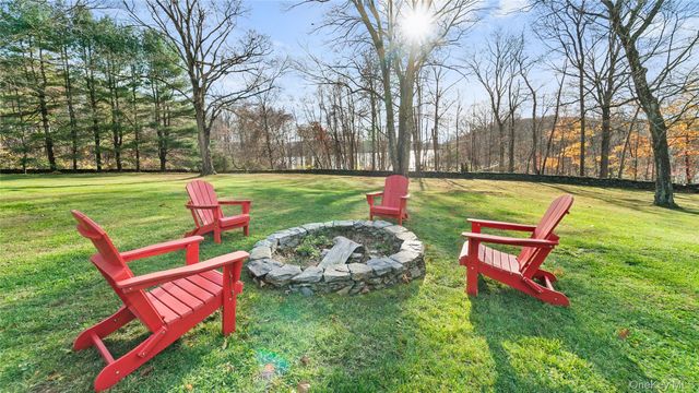 1055 Bridge Pointe Lane, Yorktown Heights, NY 10598