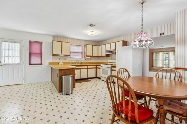 28 W Kinkora Court W, Toms River, NJ 08757