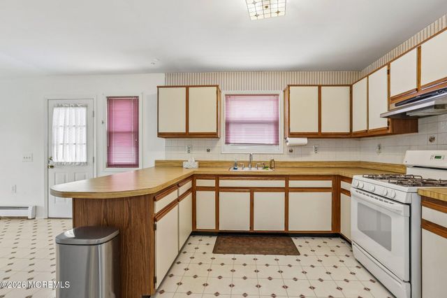 28 W Kinkora Court W, Toms River, NJ 08757