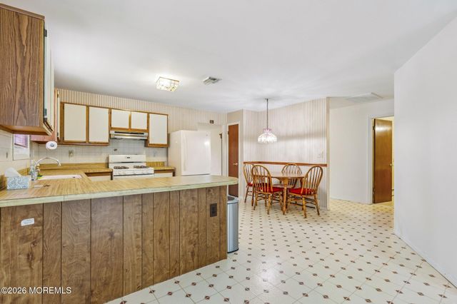 28 W Kinkora Court W, Toms River, NJ 08757