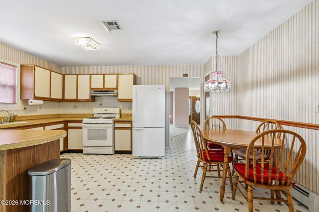 28 W Kinkora Court W, Toms River, NJ 08757