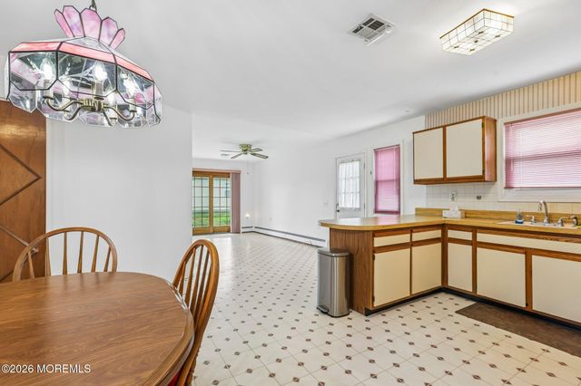 28 W Kinkora Court W, Toms River, NJ 08757