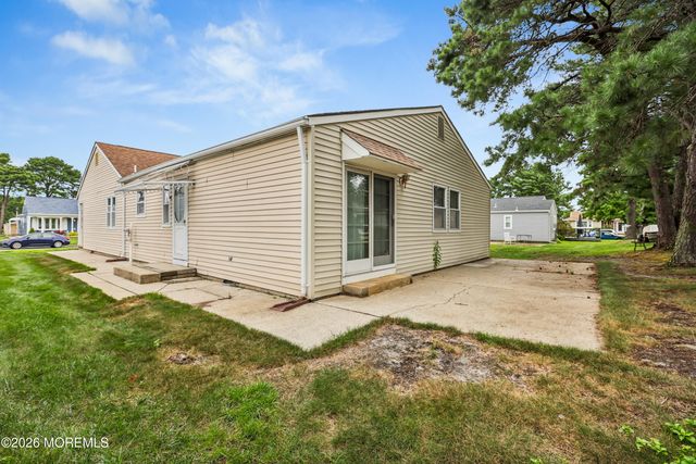 28 W Kinkora Court W, Toms River, NJ 08757