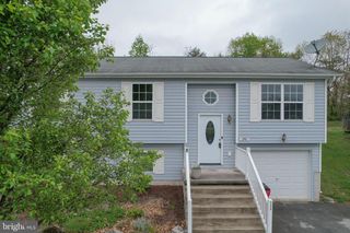 246 FREIGHT CAR CIR, Bunker Hill, WV 25413