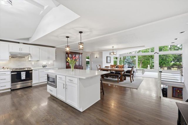 8517 E South Riverway Ave, Millwood, WA 99212