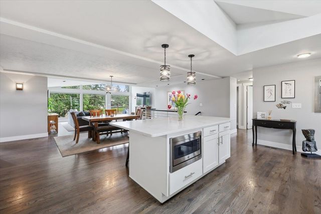 8517 E South Riverway Ave, Millwood, WA 99212