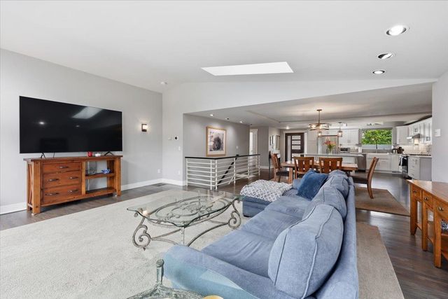 8517 E South Riverway Ave, Millwood, WA 99212