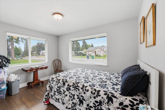 8517 E South Riverway Ave, Millwood, WA 99212