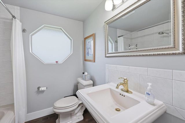 8517 E South Riverway Ave, Millwood, WA 99212