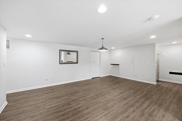 8517 E South Riverway Ave, Millwood, WA 99212