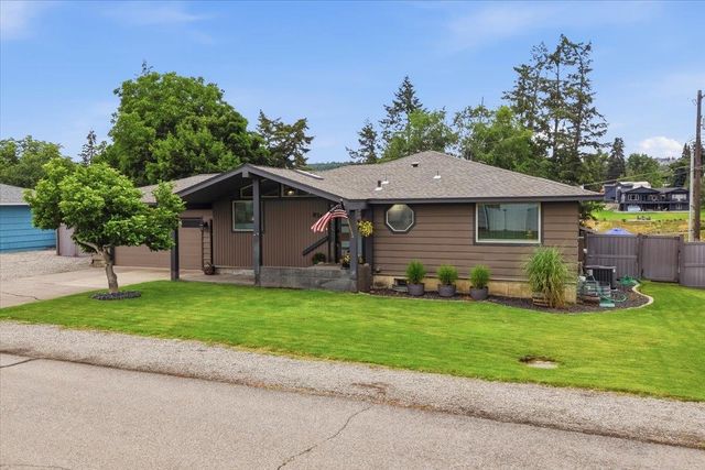 8517 E South Riverway Ave, Millwood, WA 99212