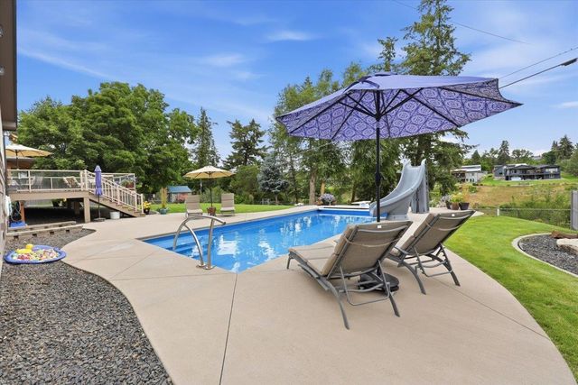 8517 E South Riverway Ave, Millwood, WA 99212