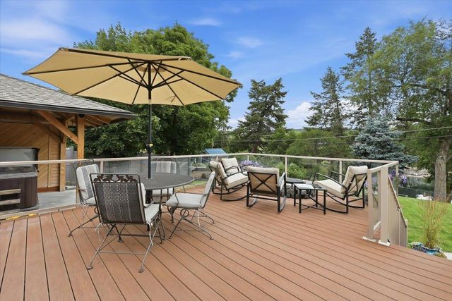 8517 E South Riverway Ave, Millwood, WA 99212