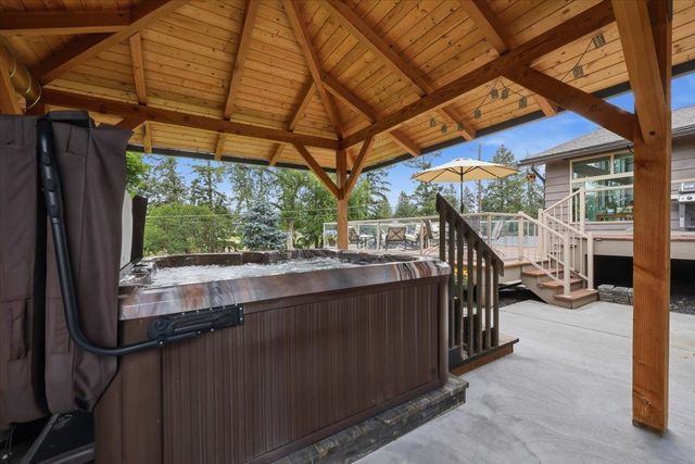 8517 E South Riverway Ave, Millwood, WA 99212