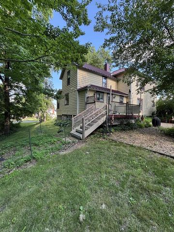 206 W RANDOLPH STREET, Rosholt, WI 54473