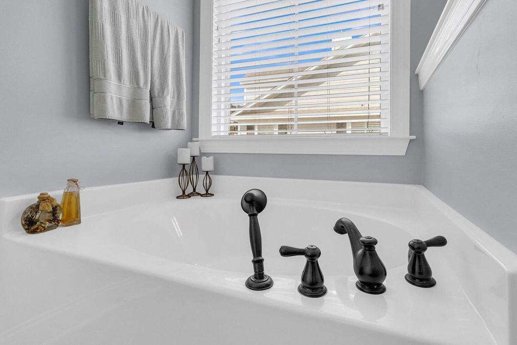 Image 28 of property listing at 3552 Bagley Drive, Mount Pleasant, SC 29466