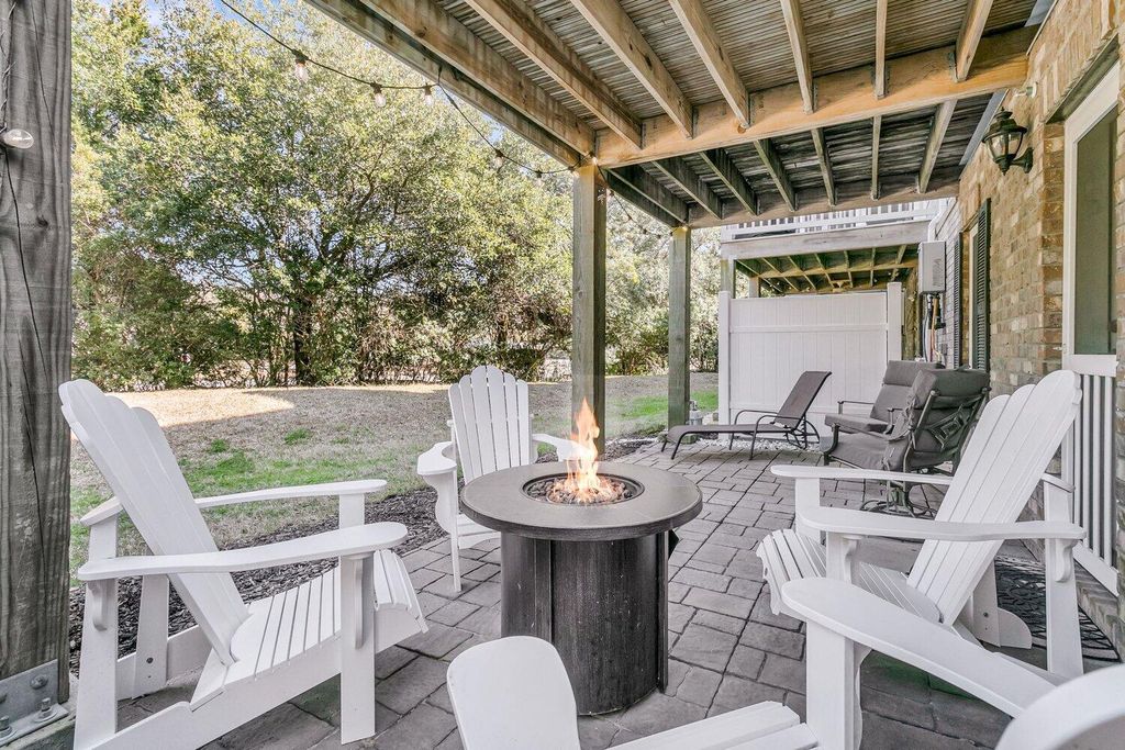 Image 40 of property listing at 3552 Bagley Drive, Mount Pleasant, SC 29466