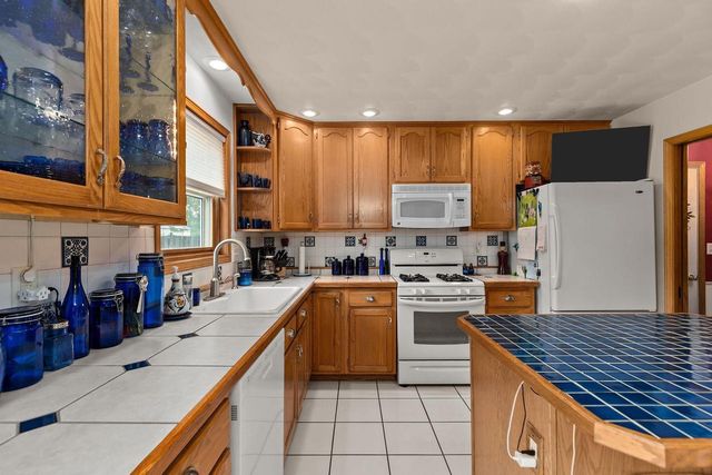 615 S WILD ROSE LANE, Appleton, WI 54914