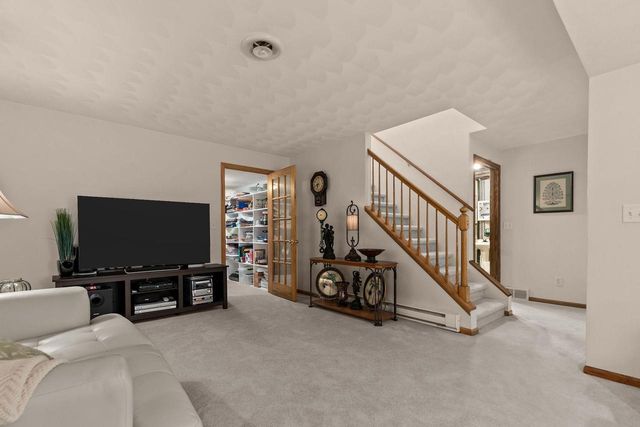 615 S WILD ROSE LANE, Appleton, WI 54914