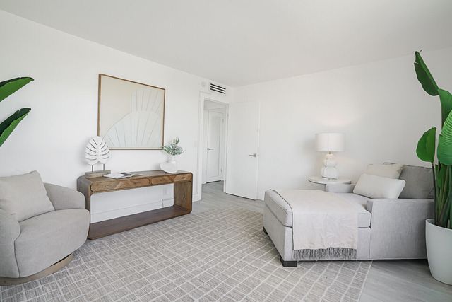 354 Chilean Avenue 4d, Palm Beach, FL 33480