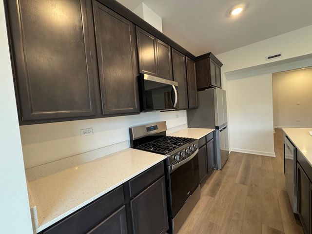 1703 baler Avenue 1703, Aurora, IL 60503